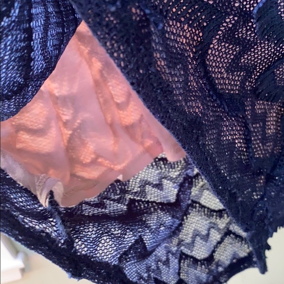 Scalloped lacy Sanctuary top - Picture 5 of 7